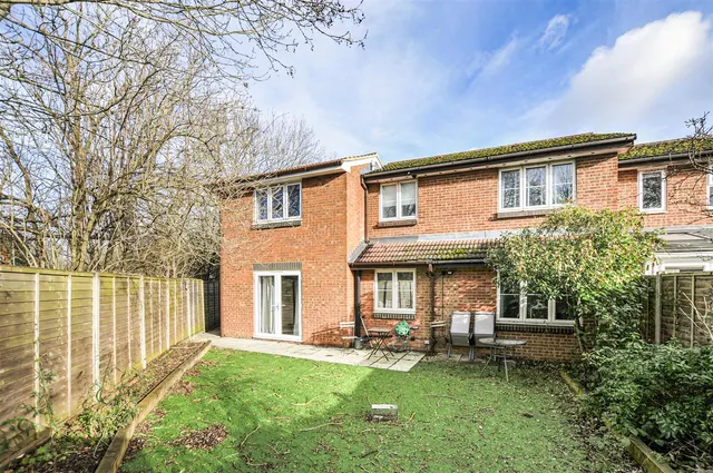 Windermere Close, Egham, TW20 8JR, photo 1