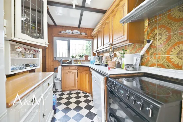 Manford Cross, Chigwell, IG7, photo 3