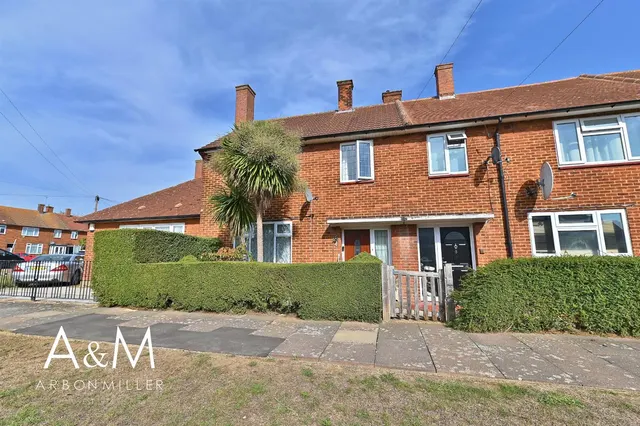 Manford Cross, Chigwell, IG7, photo 1