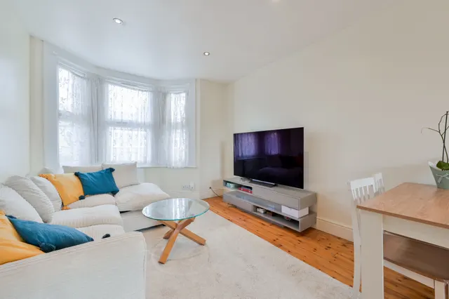 Hanwell, W7, photo 2