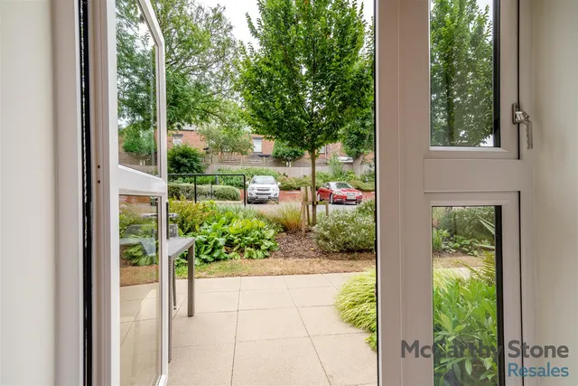 Berneslai Close, Barnsley, S70, photo 3