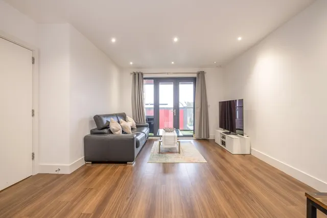 Pipit Drive, London, SW15, photo 1