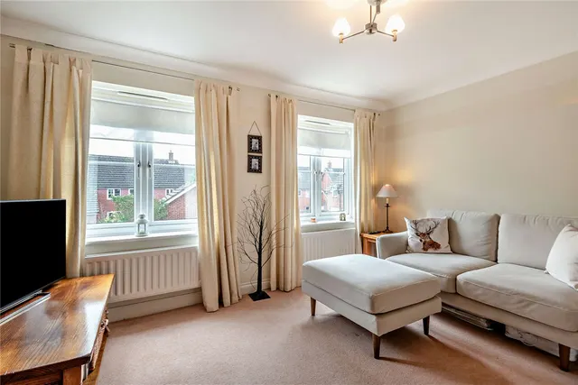 Urquhart Road, Thatcham, RG19, photo 2