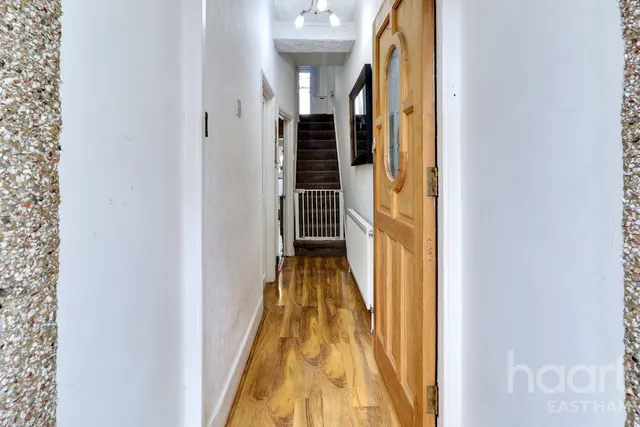 Winter Avenue, London, E6, photo 2