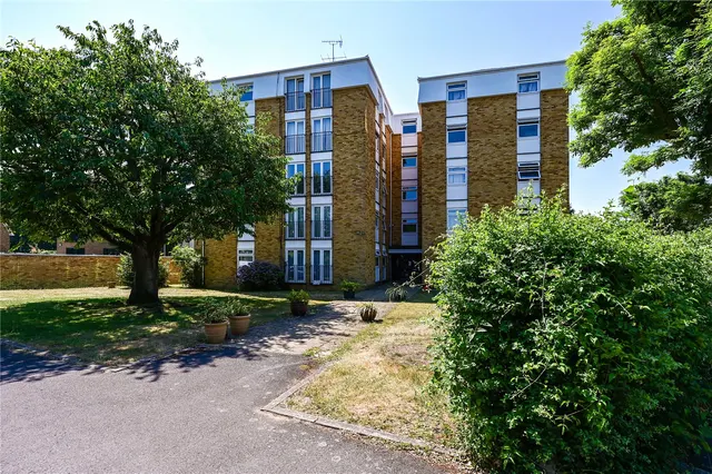 Greenlands Road, Staines, TW18, photo 1