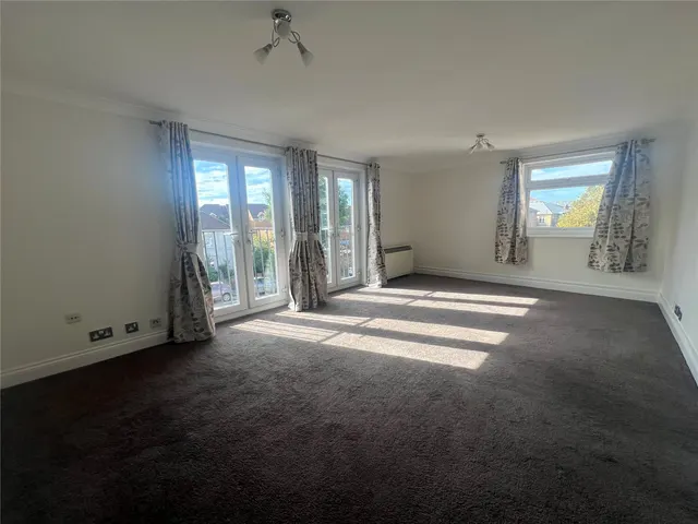 Greenlands Road, Staines, TW18, photo 3