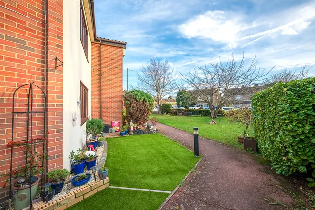 Photo 3 — Runnymede Court, Lunedale Road, DA2