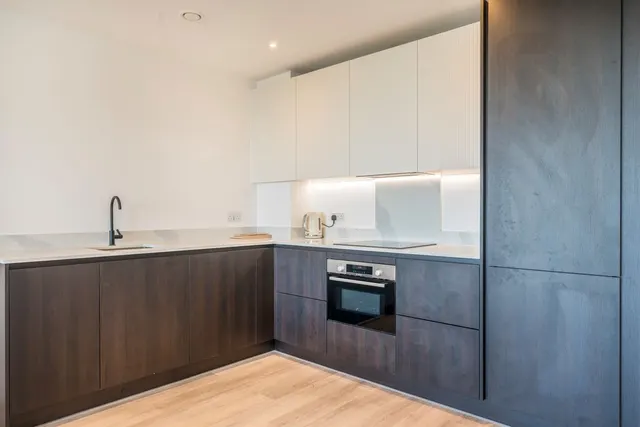 Heartwood Boulevard, W3, photo 2