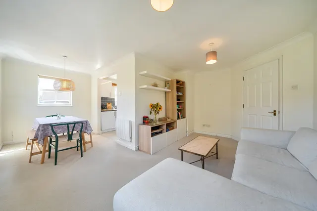 Grenard Close, SE15, photo 1