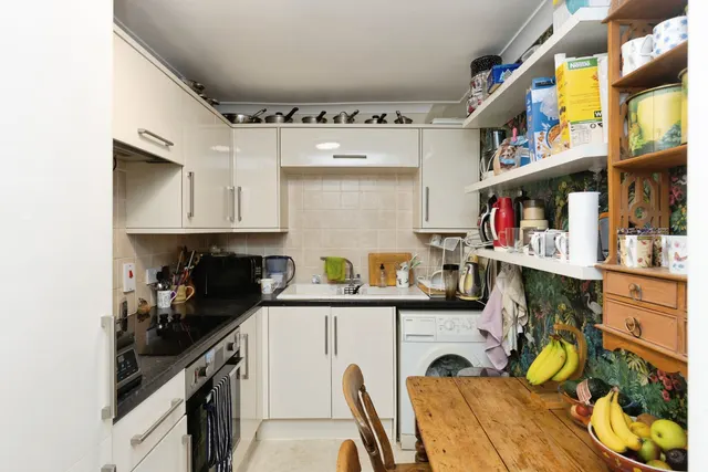 Clarence Square, Cheltenham, GL50, photo 3