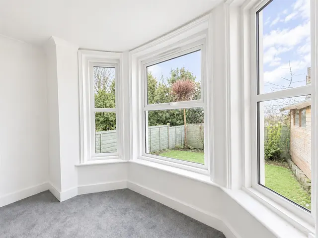 Photo 3 — Quarry Crescent, Hastings, East Sussex, TN34 3SD