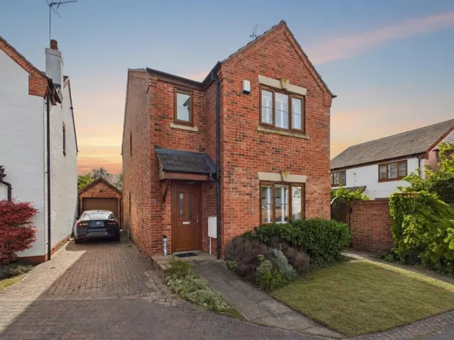 Hillview Gardens, Shurdington, GL51, photo 1