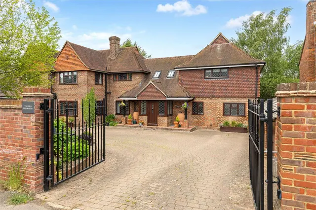 Marford Road, Wheathampstead, St. Albans, Hertfordshire, AL4 8AY, photo 1