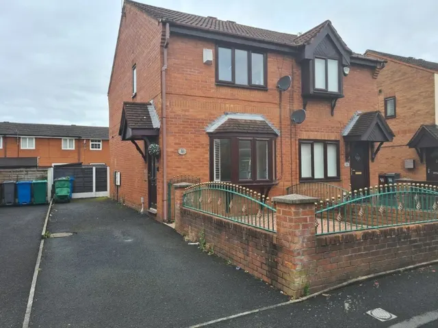 Innis Avenue, Newton Heath, M40, photo 1