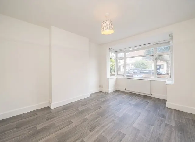 Russell Road, Twickenham, TW2, photo 2