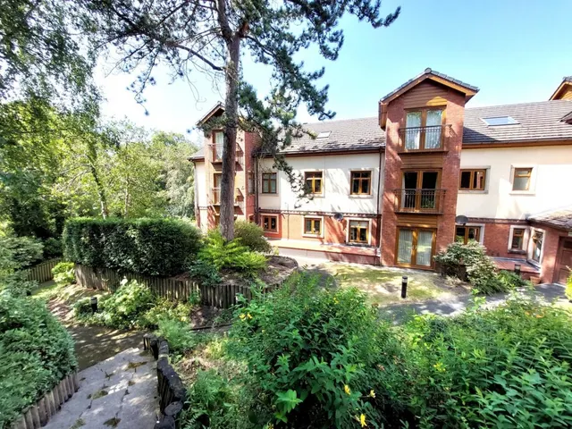 Thorndyke Gardens, Prestwich, M25, photo 1