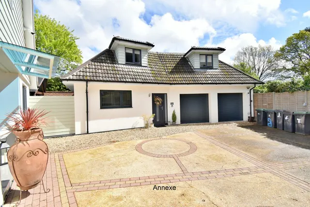 Church Road, BH22, photo 2