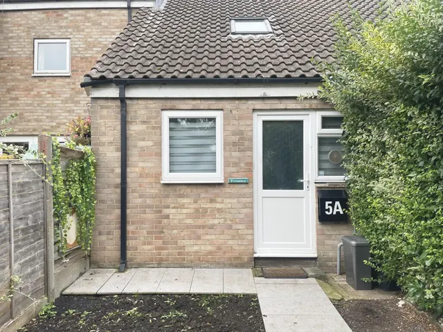 Strawmead, Hatfield, AL10, photo 1