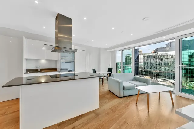 Crossharbour Plaza, Isle Of Dogs, London, E14, photo 1