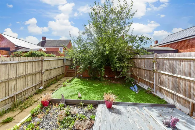 Ellisons Crescent, Waterlooville, PO7, photo 2
