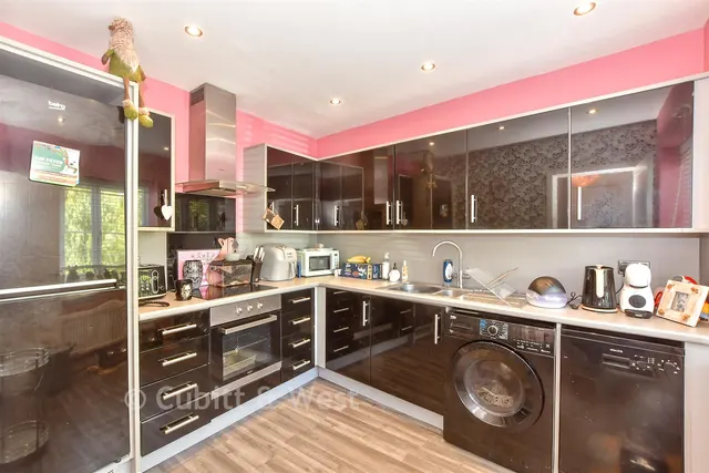 Ellisons Crescent, Waterlooville, PO7, photo 3