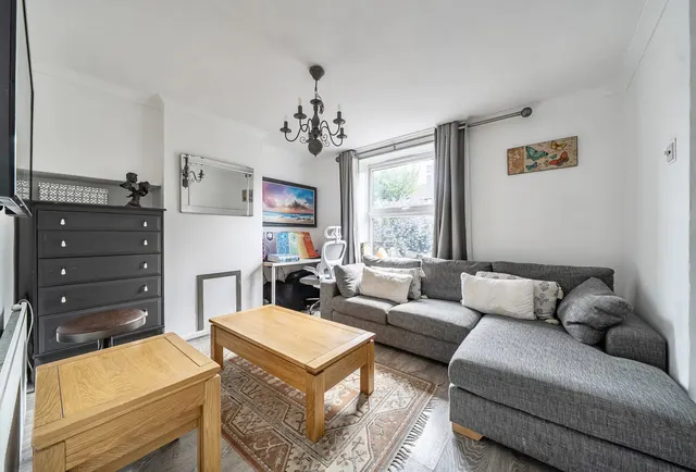 Photo 2 — Shaftesbury Road, Carshalton, SM5 1HJ