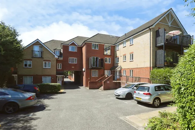 Midanbury Lane, Southampton, photo 1