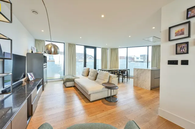 Flat 5, 408 Upper Richmond Road, London, photo 1