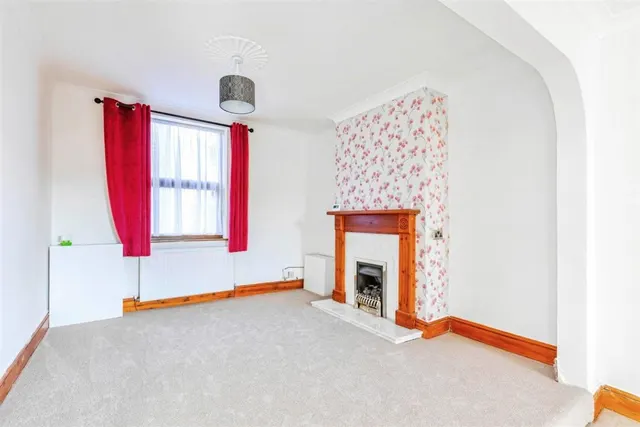 Photo 3 — Grove Road, Rushden, Northants