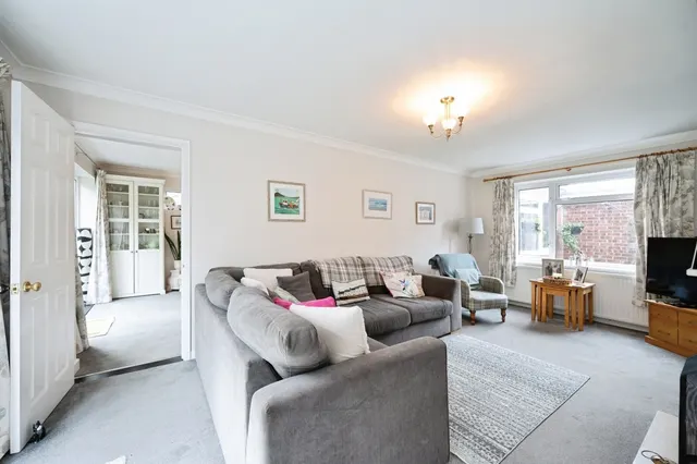 Teal Close, Hayling Island, PO11, photo 3