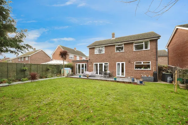Teal Close, Hayling Island, PO11, photo 1