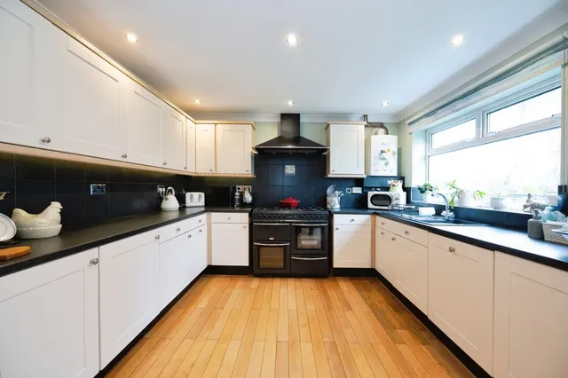 Teal Close, Hayling Island, PO11, photo 2