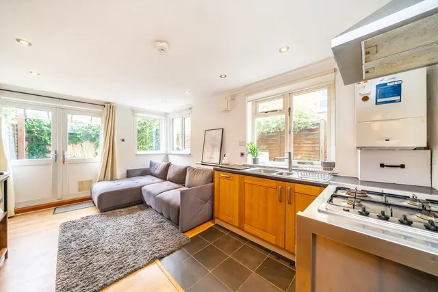 Harbut Road, SW11, photo 2