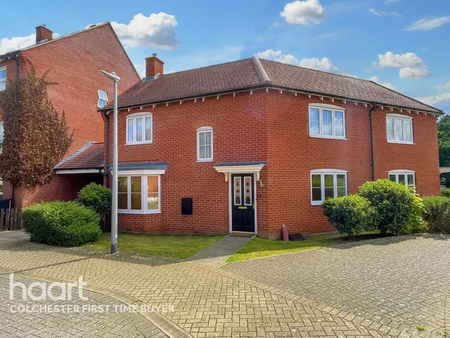 Valentinus Crescent, Colchester, CO2, photo 1