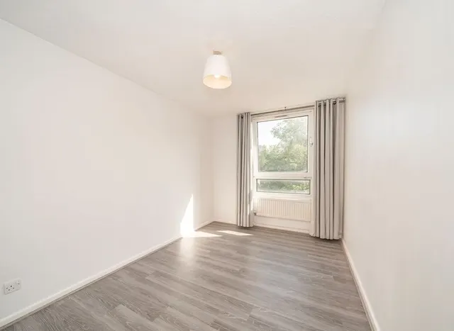 Photo 3 — Clem Attlee Court, Fulham, SW6