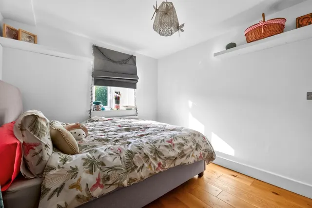 Merton Road, London, SW18, photo 3