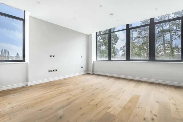 Littleworth Road, Esher, KT10, photo 3