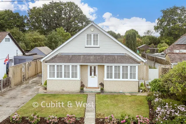 Balcombe Gardens, Horley, RH6, photo 1