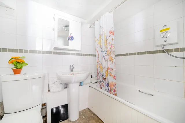 Tower Road, Heatherbank, GU26, photo 3