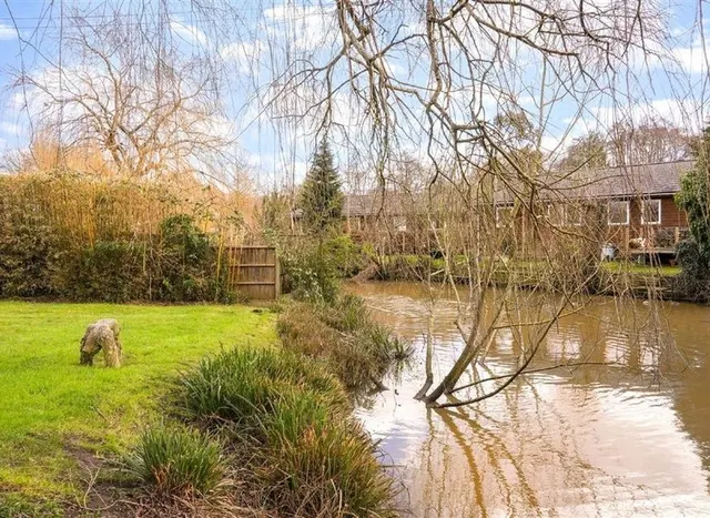 Wey Meadows, Weybridge, KT13, photo 2