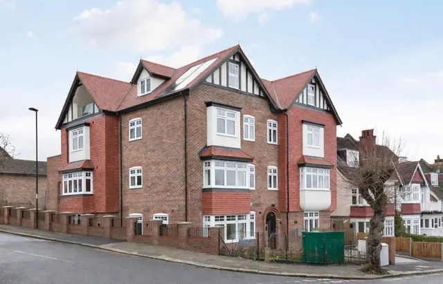 18 Brambledown Road, South Croydon CR2 0BL, photo 1