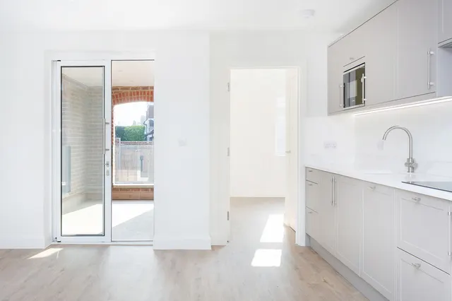 Photo 3 — 18 Brambledown Road, South Croydon CR2 0BL