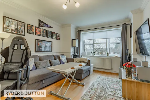 Hilltop Drive, Royton, OL2, photo 3