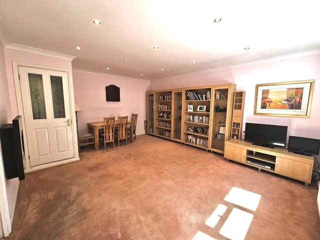 Priory Field Drive, Edgware, HA8, photo 3
