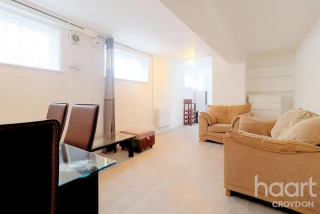 Birdhurst Rise, CR2, photo 2
