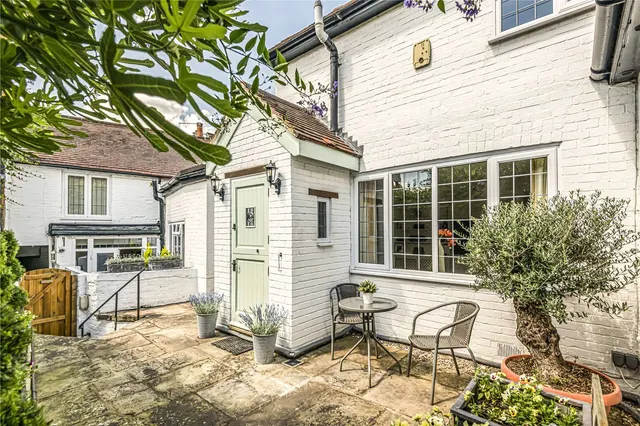 High Street, Wargrave, RG10, photo 1