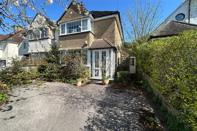 Weydon Hill Road, Farnham, Surrey, GU9 8NX, photo 1
