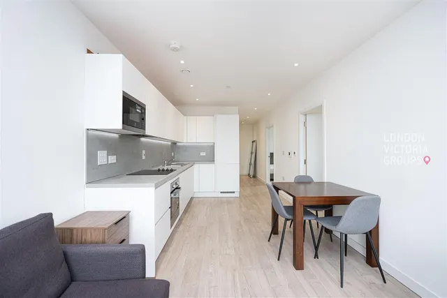 Perceval Square, Harrow, photo 2