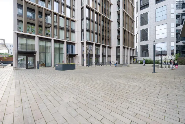 Perceval Square, Harrow, photo 1