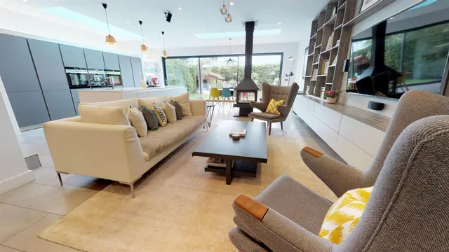 Photo 2 — Alderton Mews, Alderton Hill, Loughton